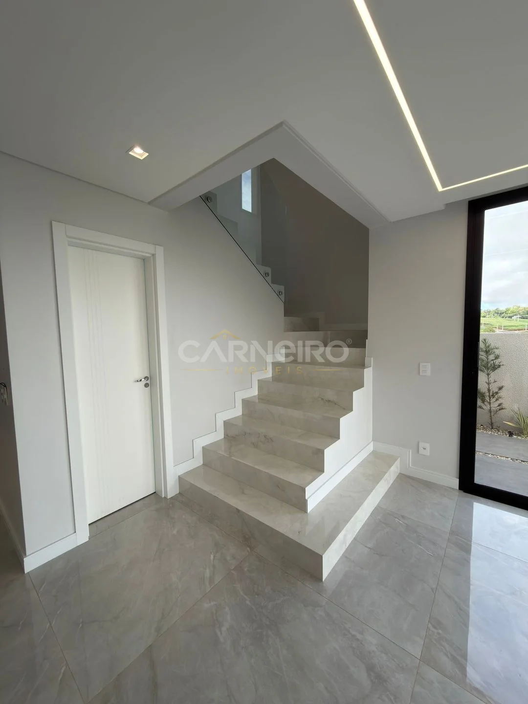 Escada do imóvel SOBRADO NOVO I BAIRRO SAO LUIZ