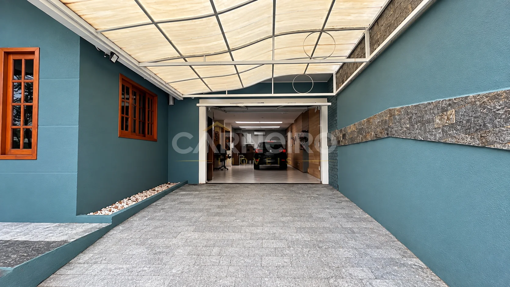 Garagem do imóvel CASA A VENDA I LA SALLE