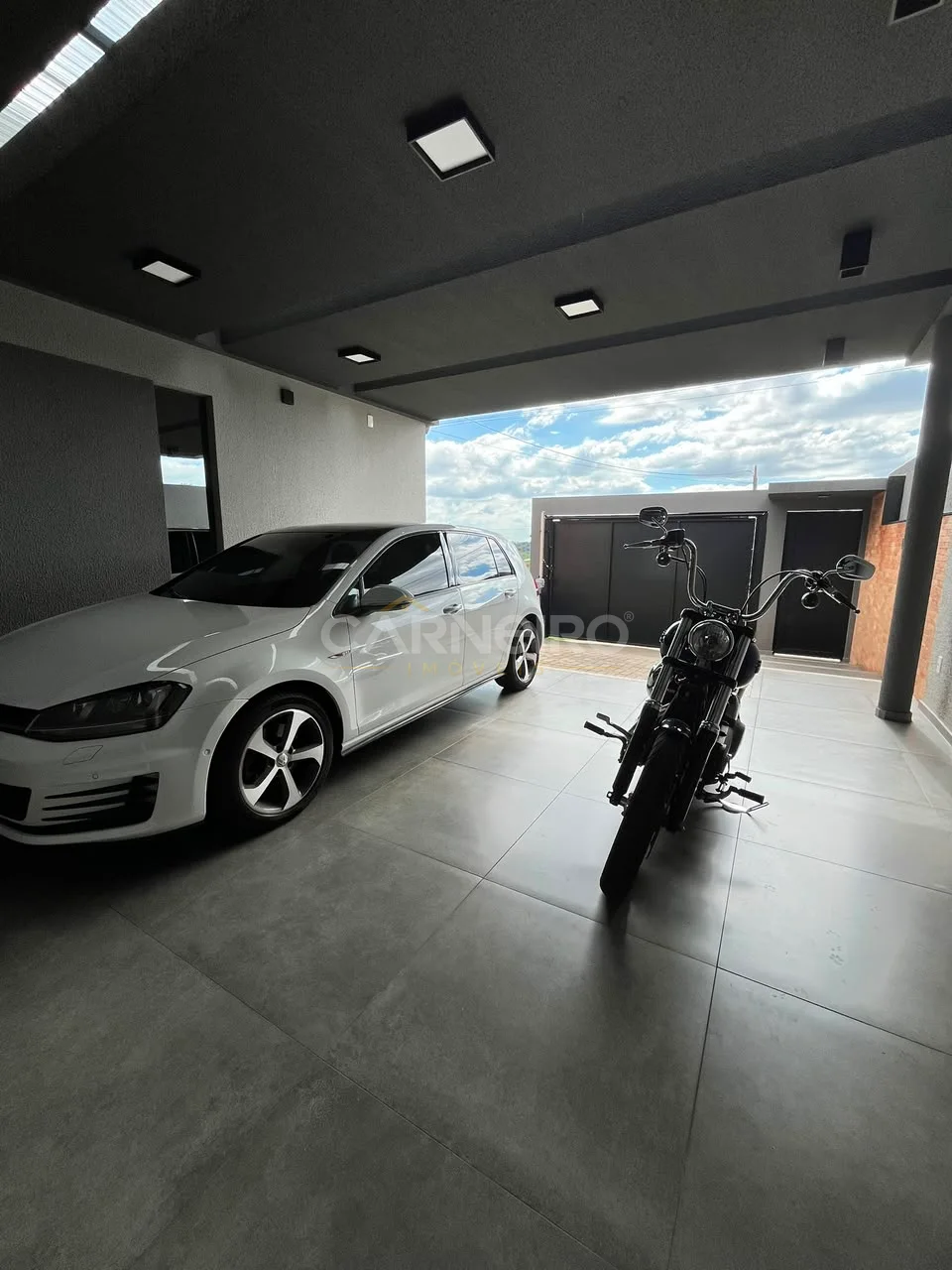 Garagem do imóvel CASA A VENDA BAIRRO FRARON