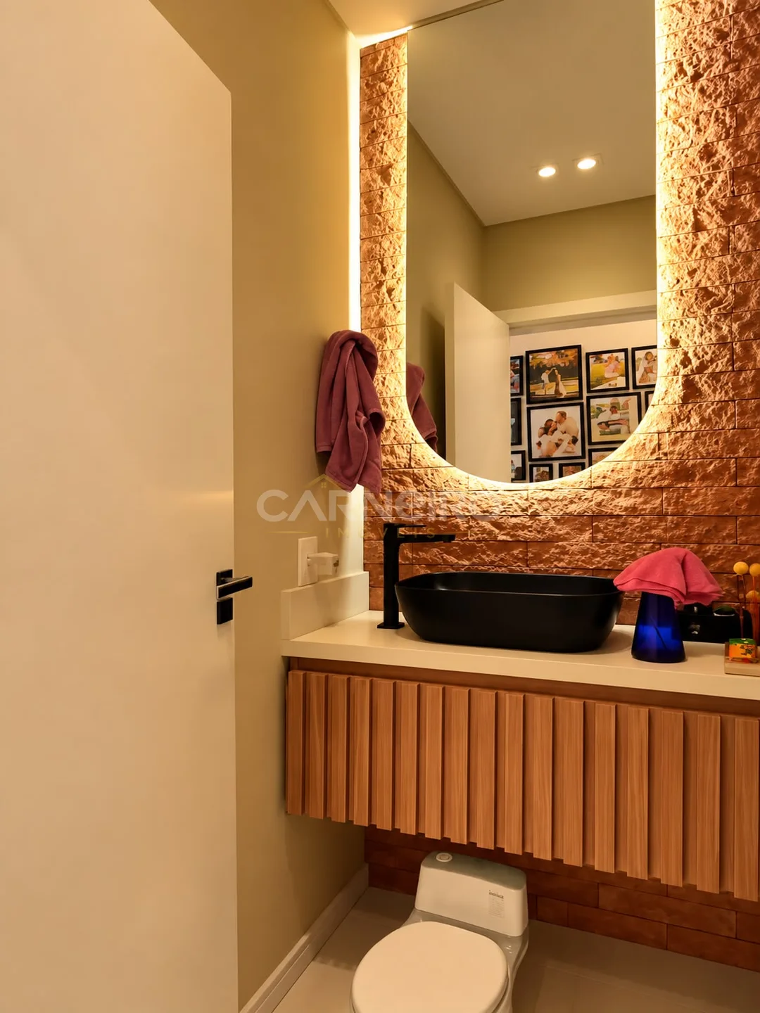 Lavabo do imóvel Casa Térrea de Alto Padrão à Venda | Parque do Som