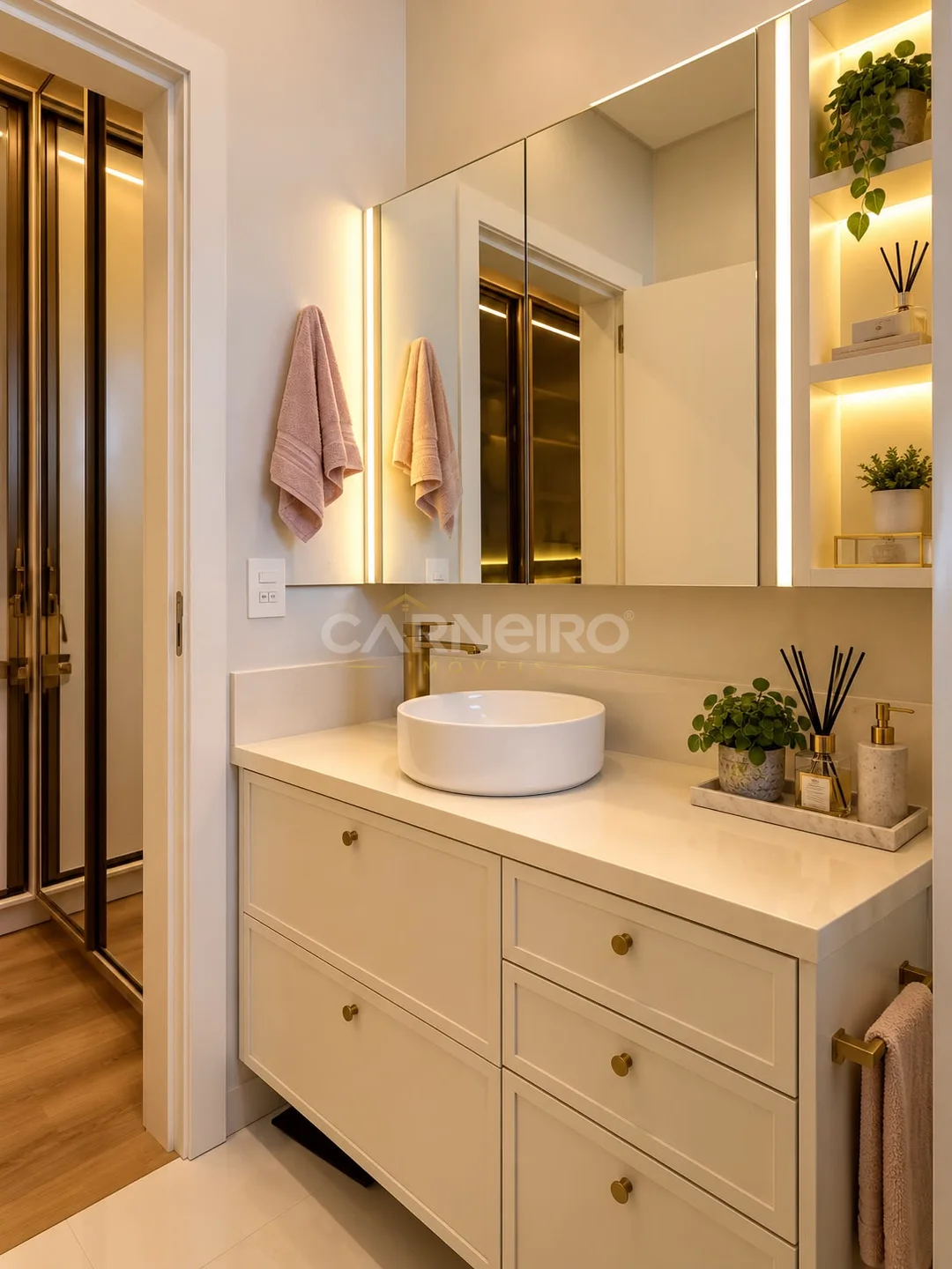 Banheiro Suite do imóvel Casa Térrea de Alto Padrão à Venda | Parque do Som